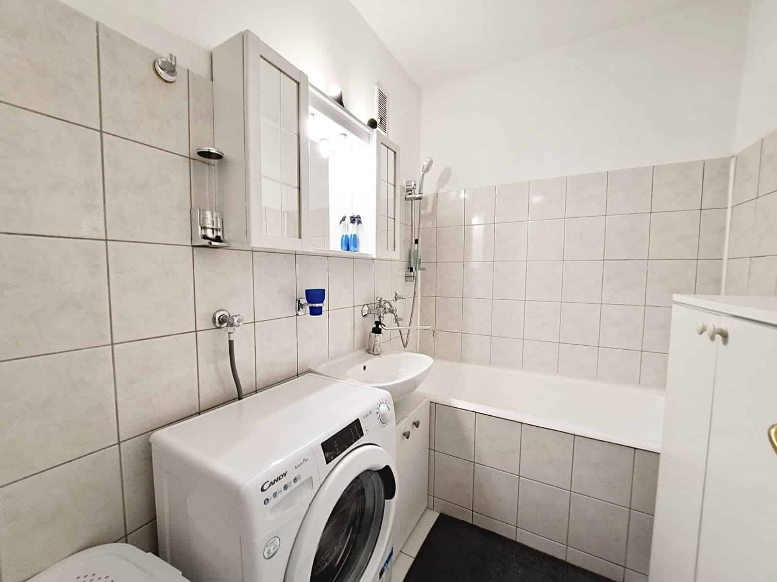 16831917-0bf3-4fb4-a431-5b9c0a42548e Dvosoban stan: Zagreb, Kruge, 56 m²