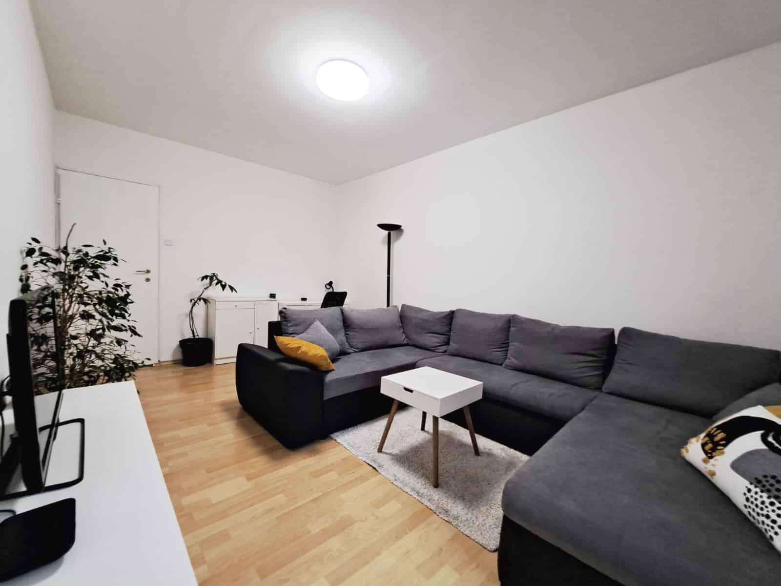 998cd534-335b-423f-a277-dd940b769fb4 Dvosoban stan: Zagreb, Kruge, 56 m²