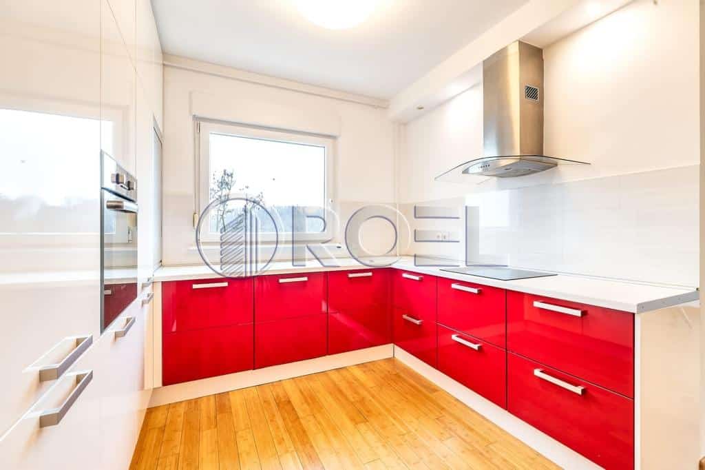 Trosobni stan s BAZENOM! Zagreb, Vrhovec, 110 m²+ 2VPM