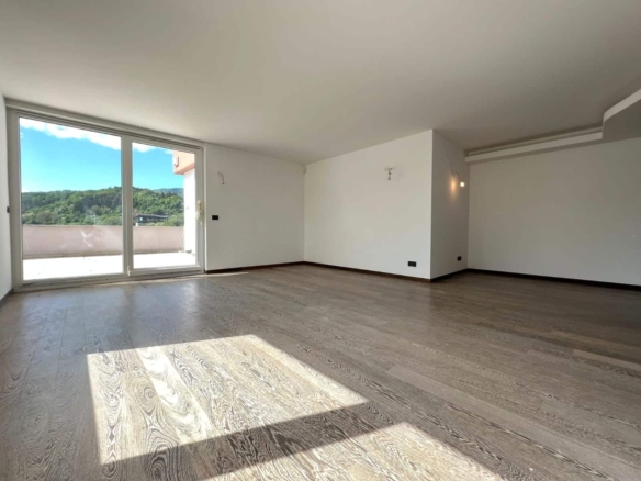 Trosobni stan: Zagreb, Gračani, NKP 159 m² + 2 VPM