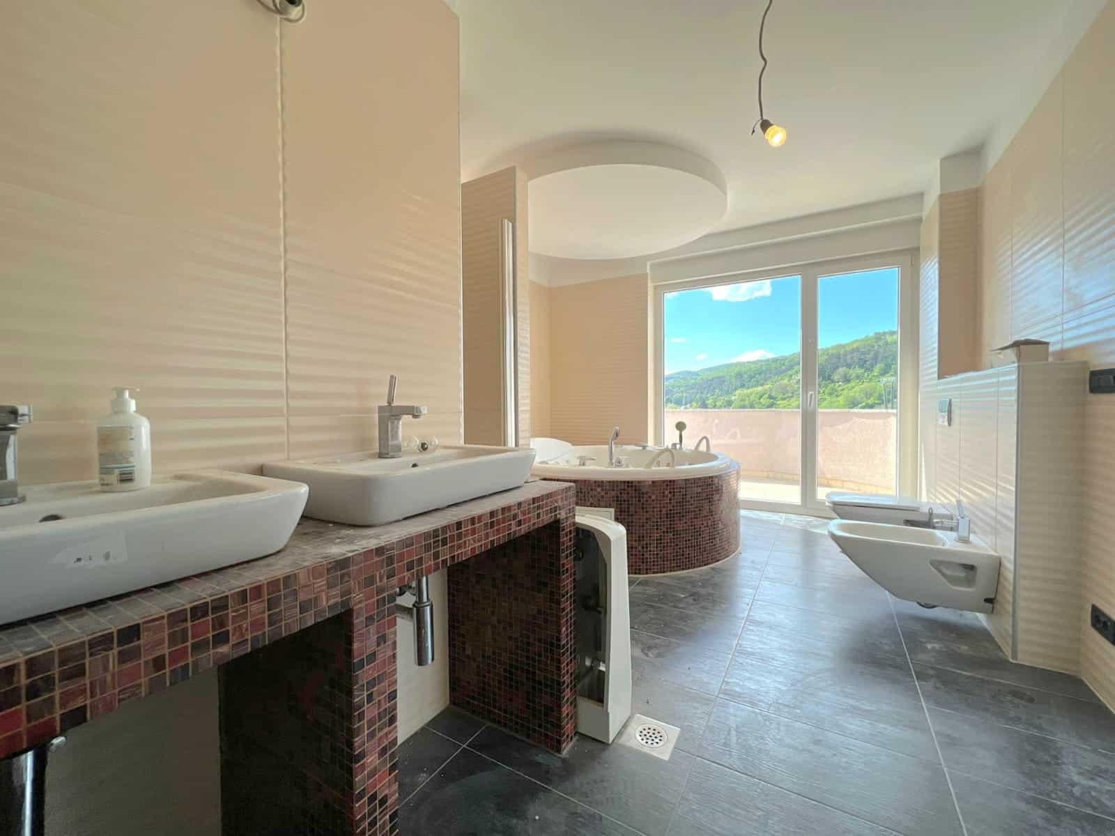 WhatsApp Image 2024-04-24 at 15.36.48 (1) Trosobni stan: Zagreb, Gračani, NKP 159 m² + 2 VPM