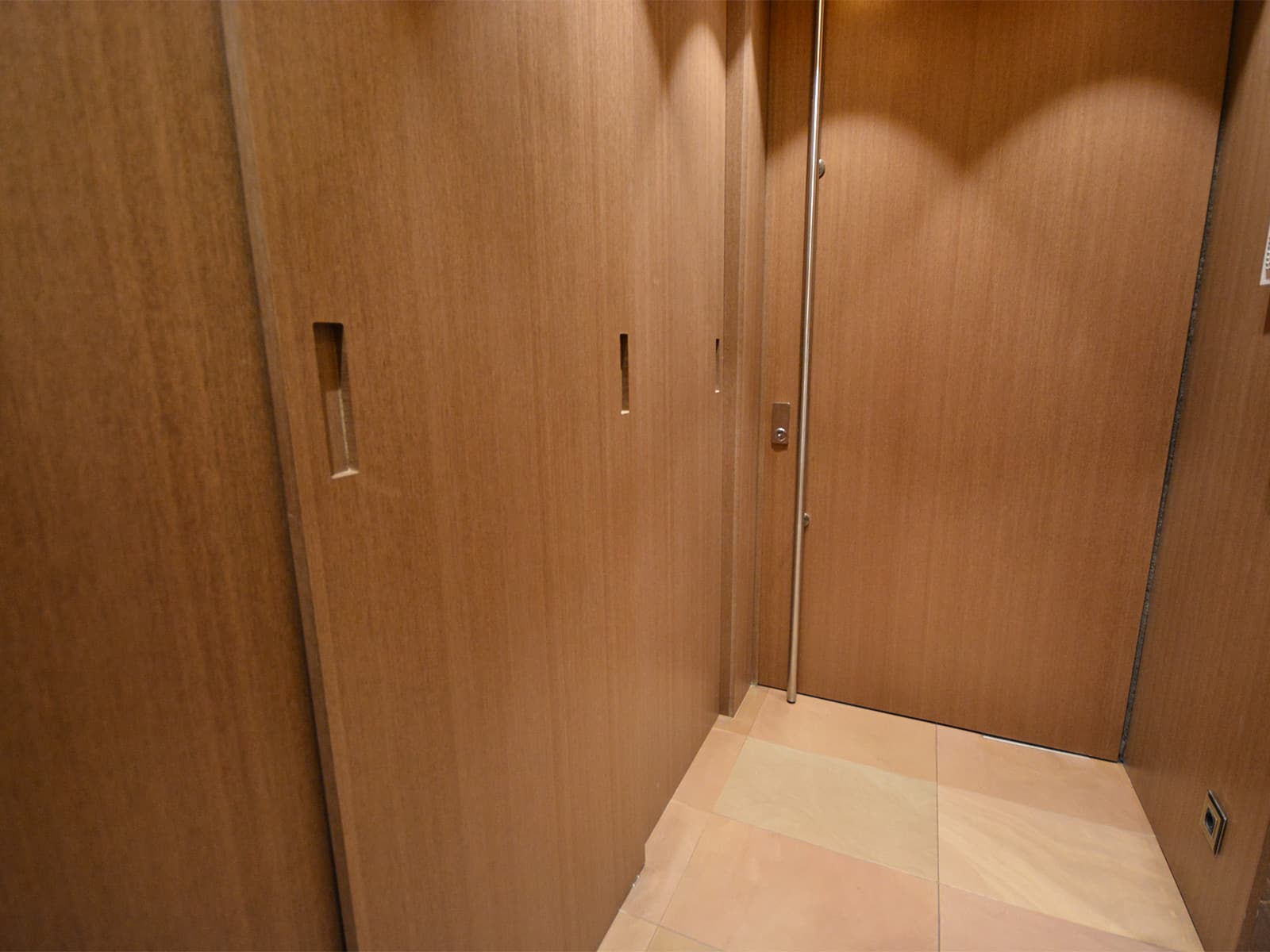 Luksuzni trosobni stan penthouse u Zagrebu Radnička cesta (21) Luksuzan stan u Zagrebu s velikom terasom i 3 garažna mjesta