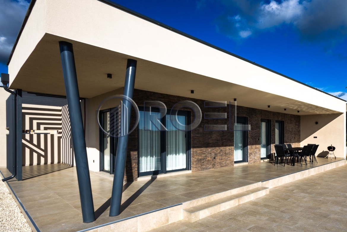 Istra, Jakovići, Luksuzna vila s bazenom, 15 km od Poreča 98.11 m²