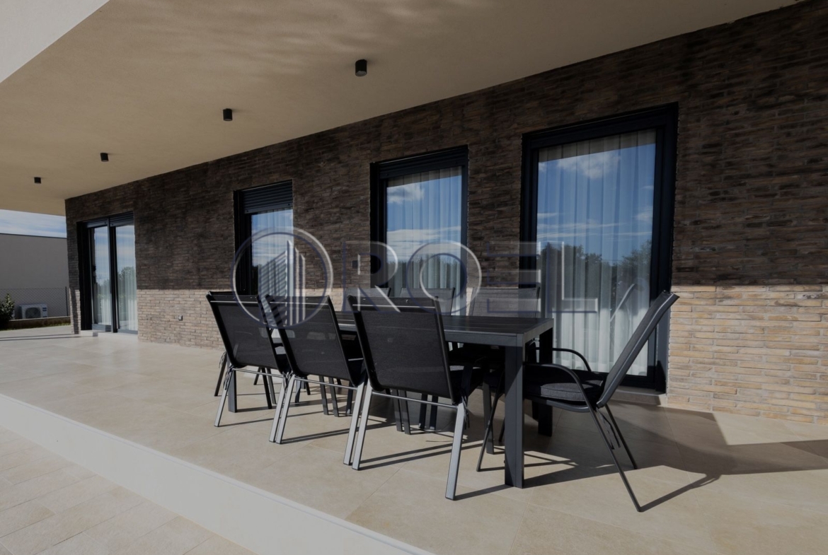 Istra, Jakovići, Luksuzna vila s bazenom, 15 km od Poreča 98.11 m²