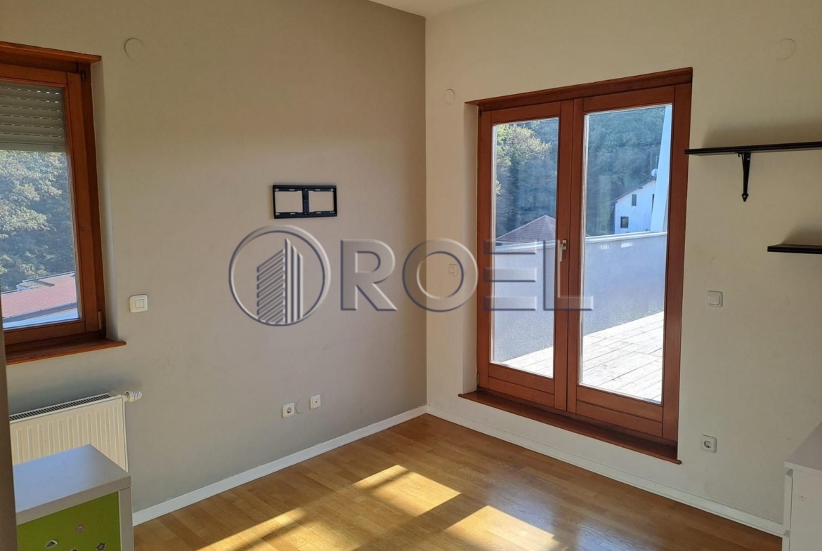 Zagreb, Donji Bukovac, četverosobni penthouse za najam, NKP 145 m2