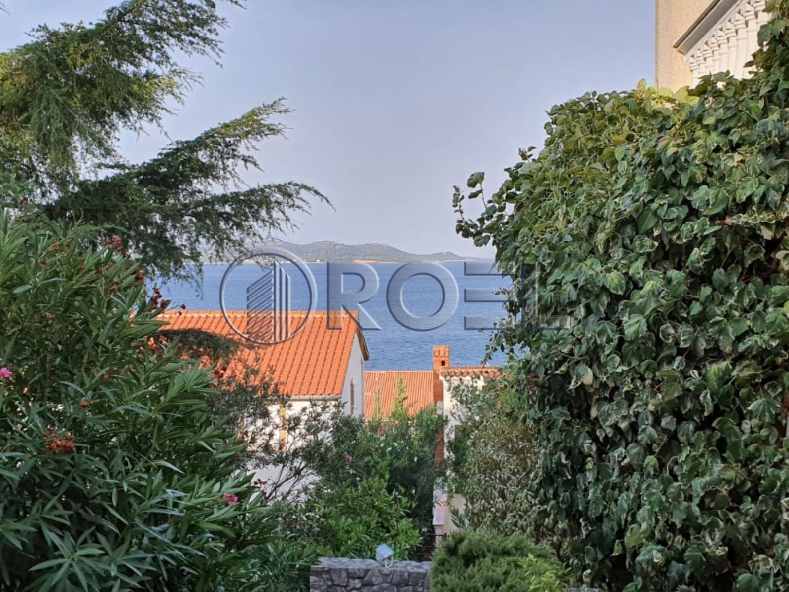 1067_1_1761119420 Pakoštane – Drage, kuća na prodaju sa 5 apartmana, 249 m2