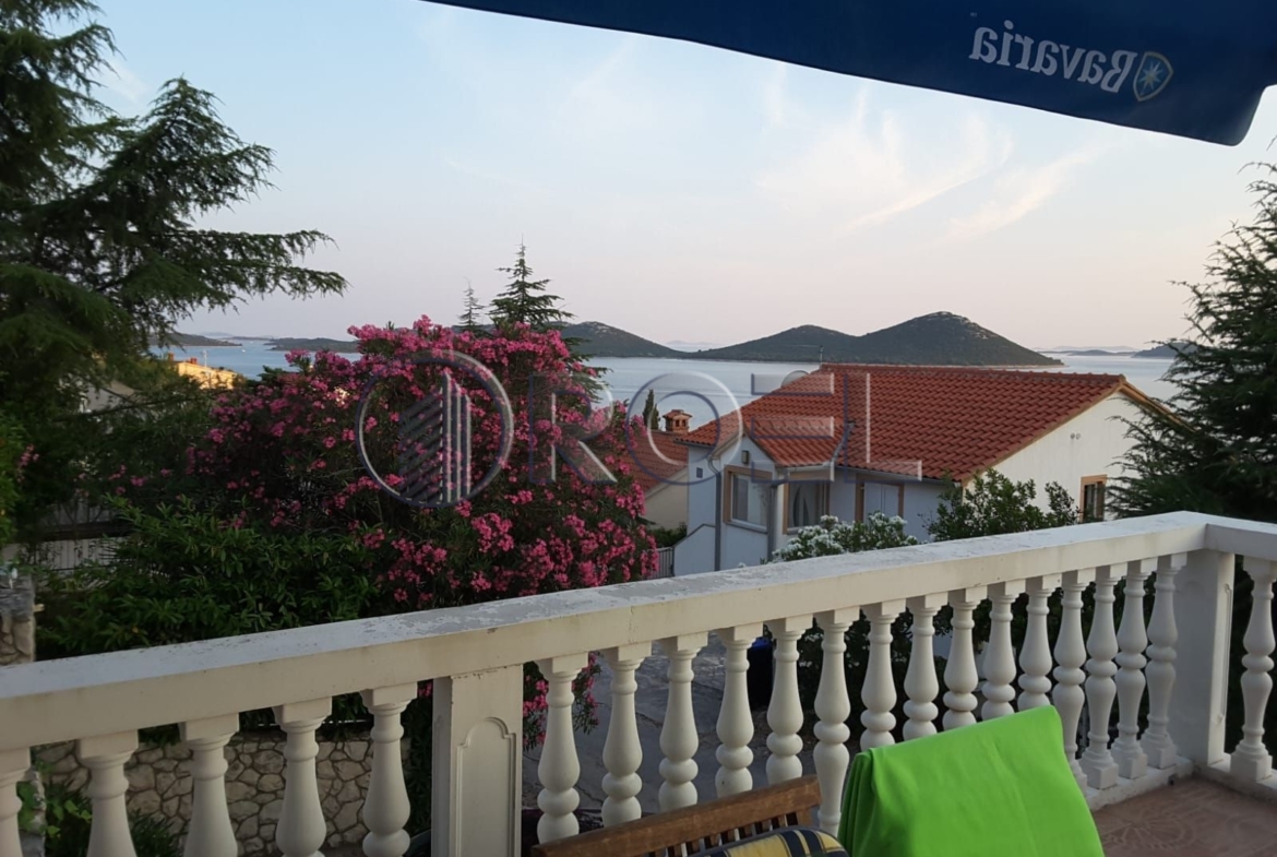 Pakoštane – Drage, kuća na prodaju sa 5 apartmana, 249 m2
