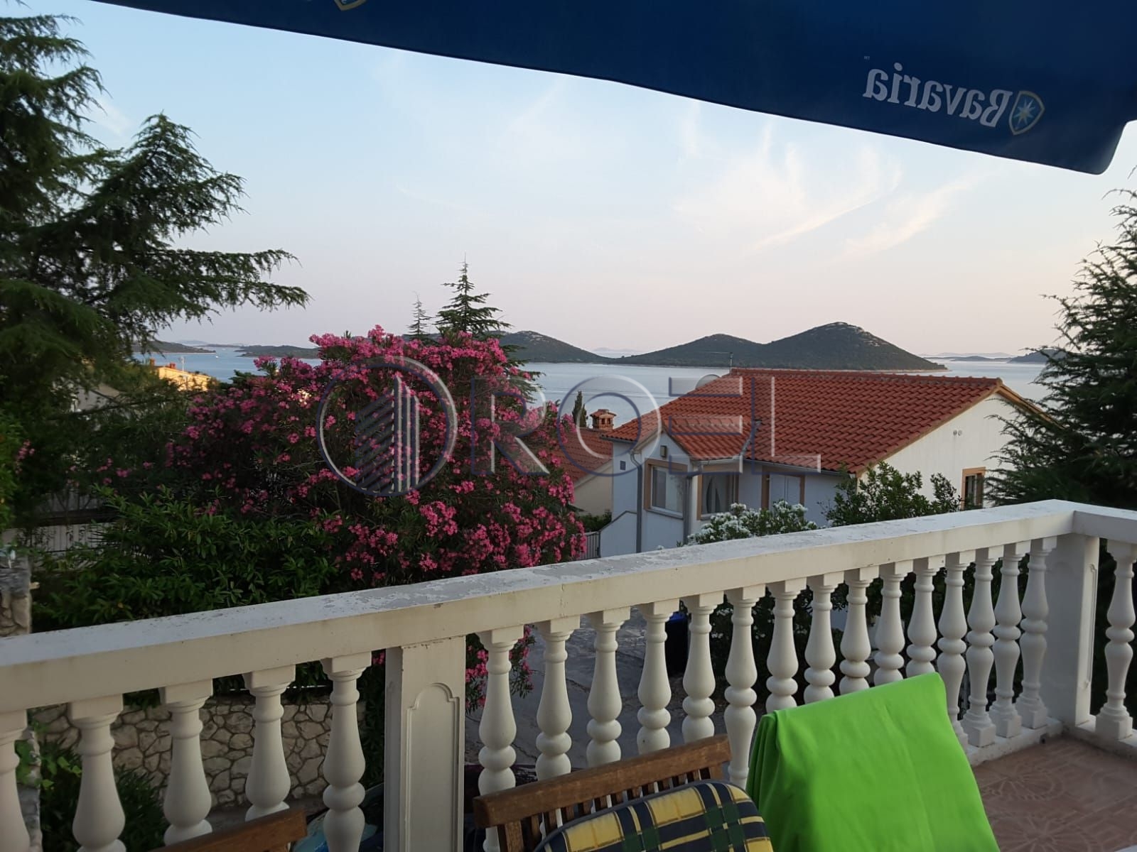 1067_5_1761119421 Pakoštane – Drage, kuća na prodaju sa 5 apartmana, 249 m2