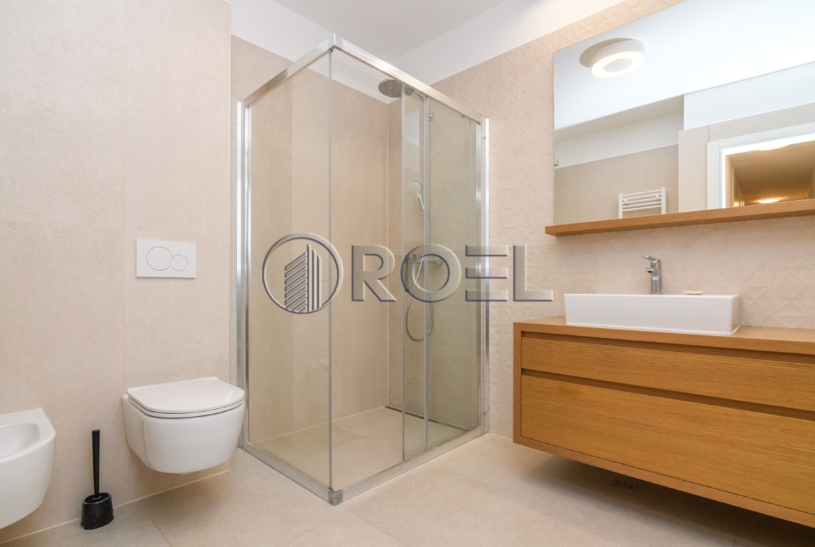 Četverosobni stan s garažom, Najam, Zagreb, Tuškanac, NKP 210 m2