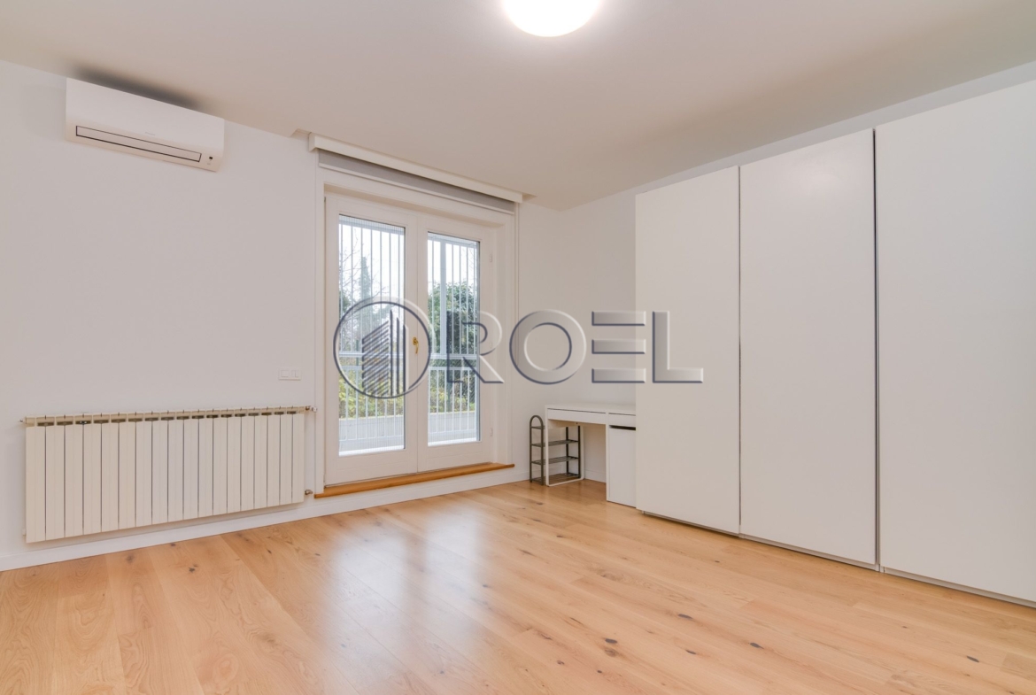 Četverosobni stan s garažom, Najam, Zagreb, Tuškanac, NKP 210 m2