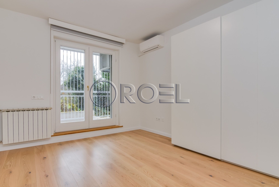 Četverosobni stan s garažom, Najam, Zagreb, Tuškanac, NKP 210 m2