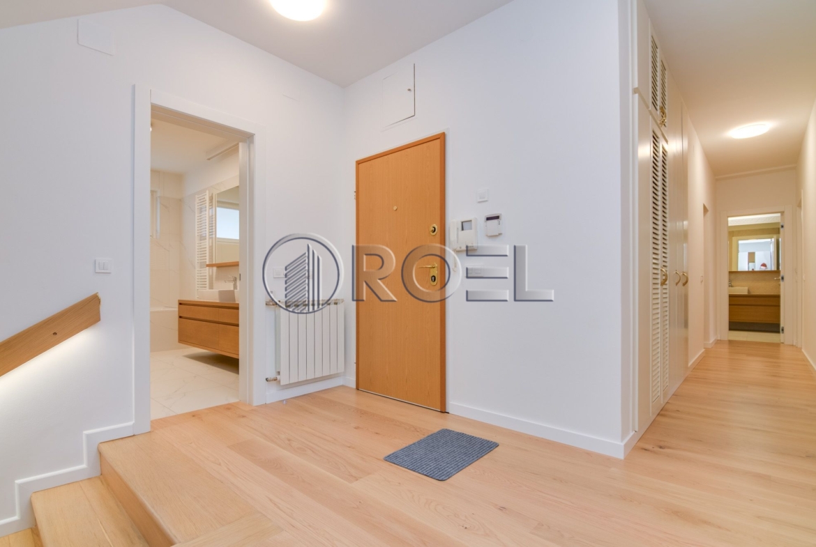 Četverosobni stan s garažom, Najam, Zagreb, Tuškanac, NKP 210 m2