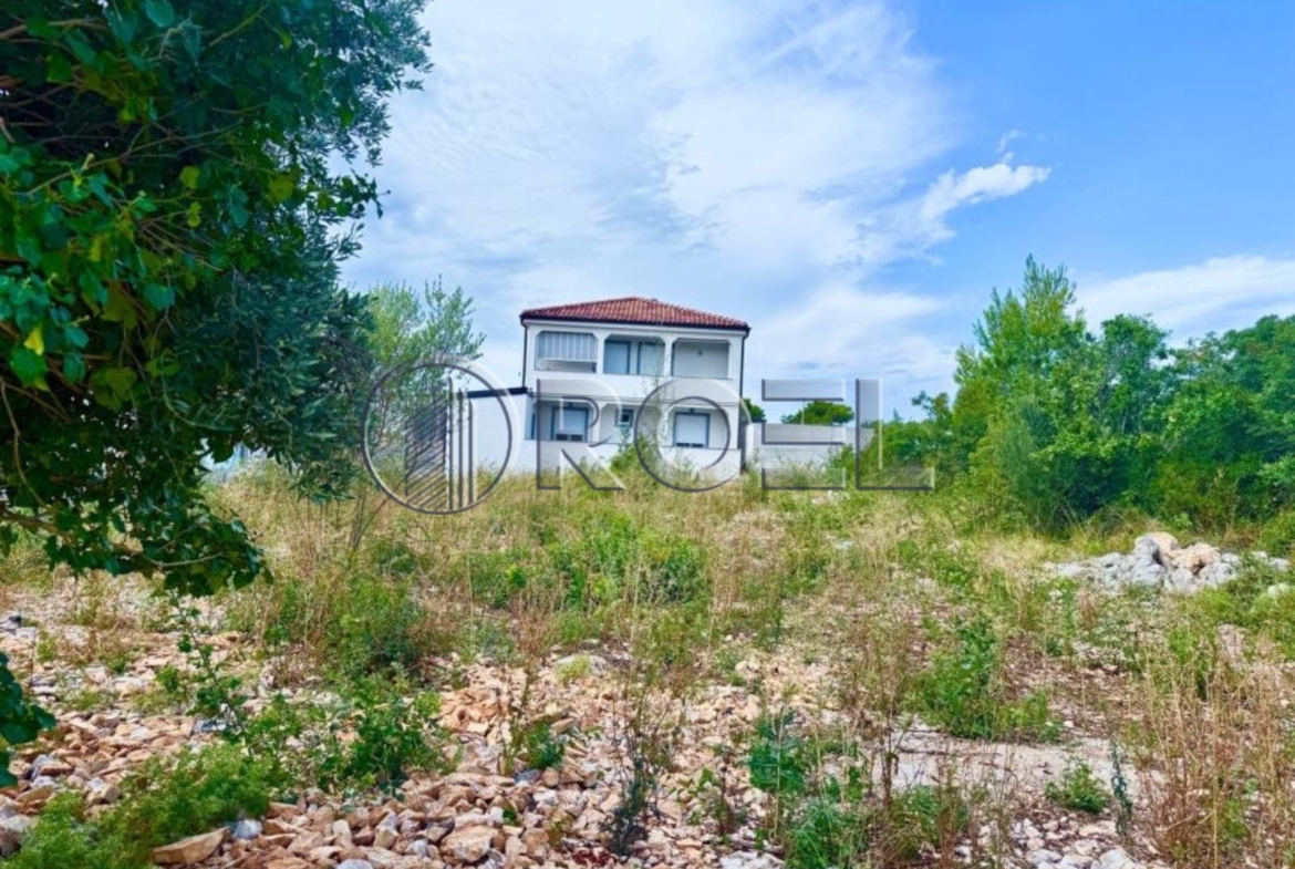 Pirovac, građevinsko zemljište 610 m2