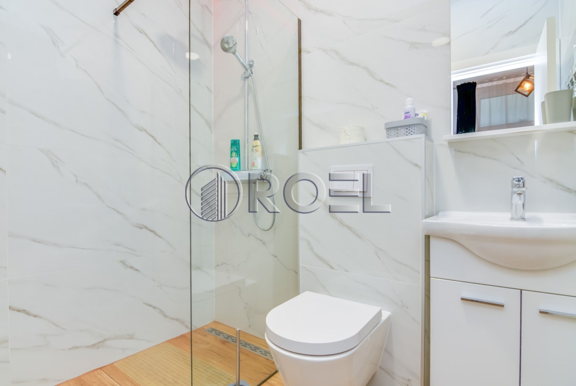 Prodaja, Kuća s dva apartmana, Zagreb, Donji grad 73m2 / dvorište 165m2