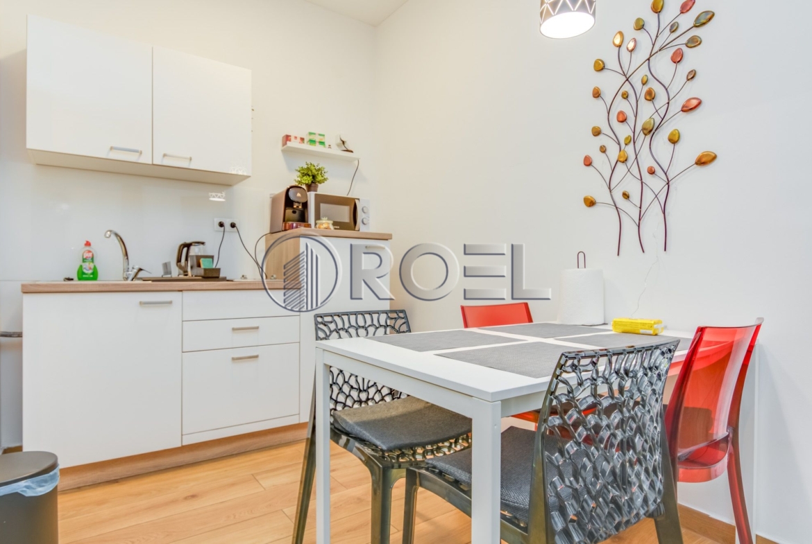 Prodaja, Kuća s dva apartmana, Zagreb, Donji grad 73m2 / dvorište 165m2