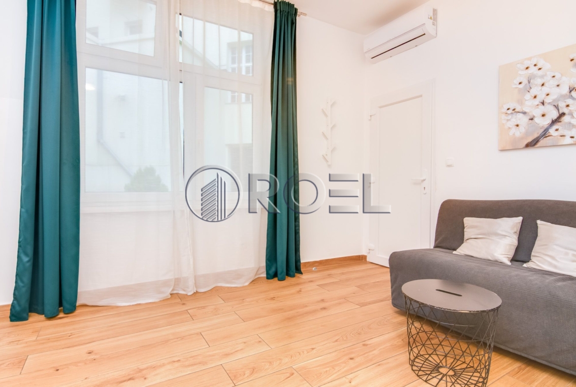 Prodaja, Kuća s dva apartmana, Zagreb, Donji grad 73m2 / dvorište 165m2