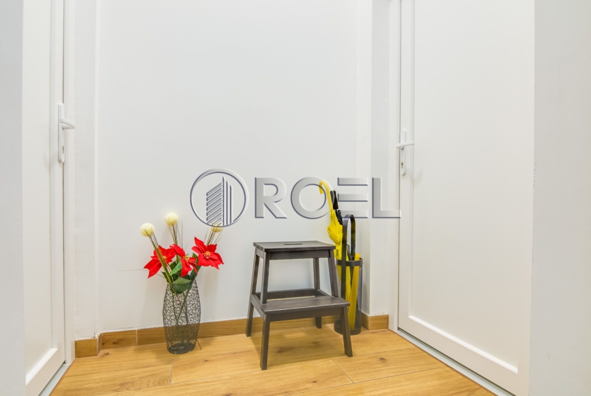 Prodaja, Kuća s dva apartmana, Zagreb, Donji grad 73m2 / dvorište 165m2