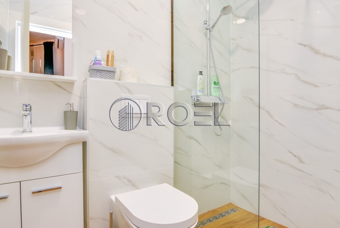Prodaja, Kuća s dva apartmana, Zagreb, Donji grad 73m2 / dvorište 165m2
