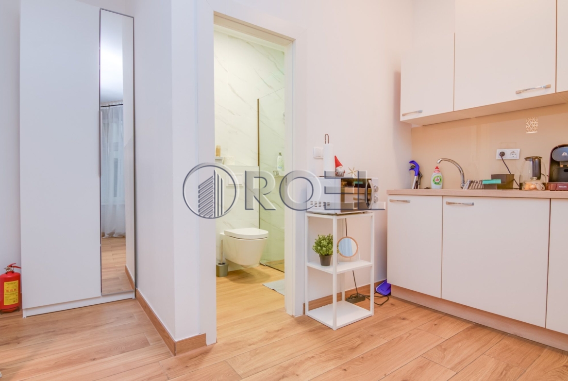 Prodaja, Kuća s dva apartmana, Zagreb, Donji grad 73m2 / dvorište 165m2