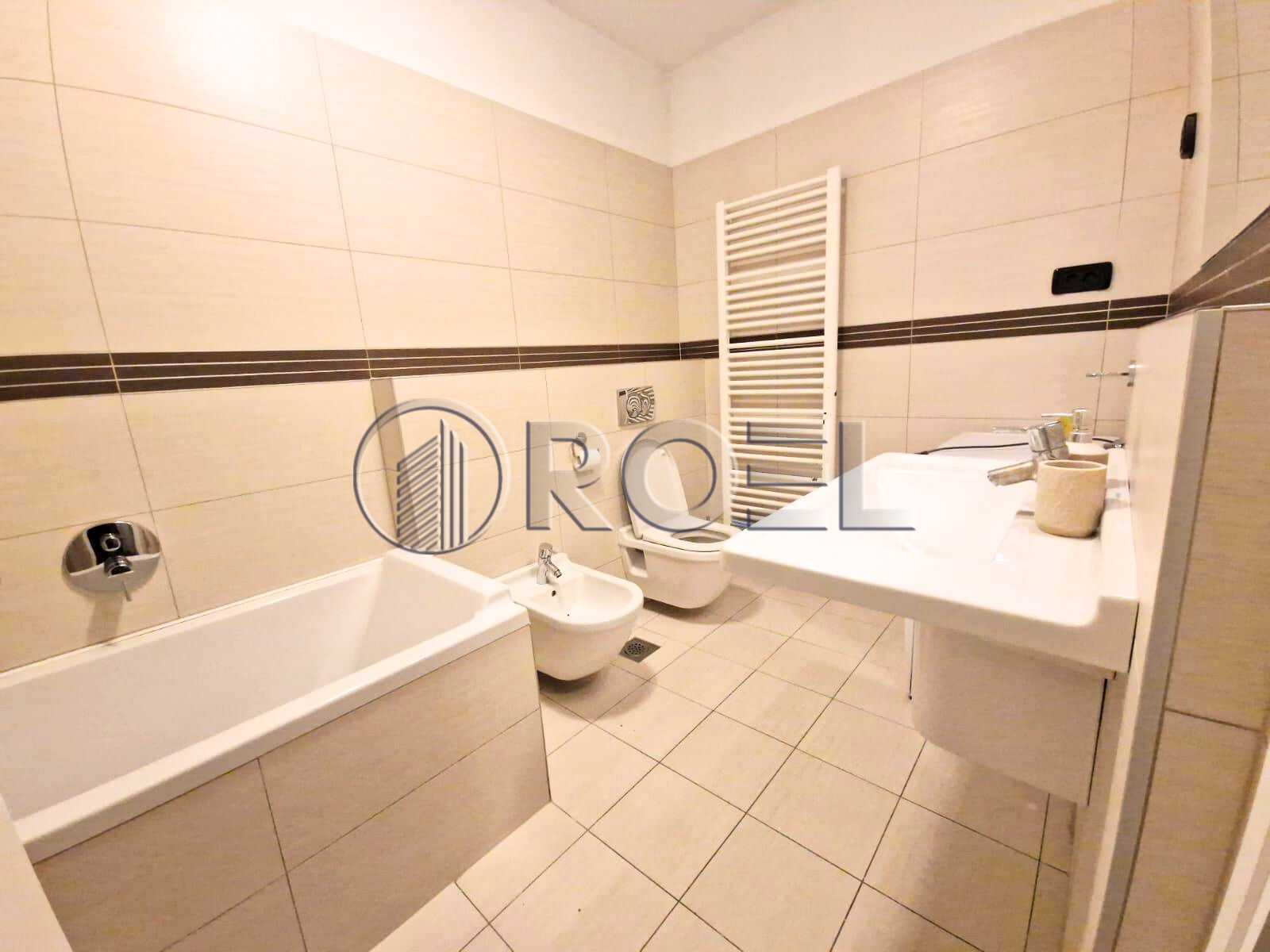 1190_2_1768345071 Zagreb, Bužanova, komforan trosoban stan NKP 100 m2