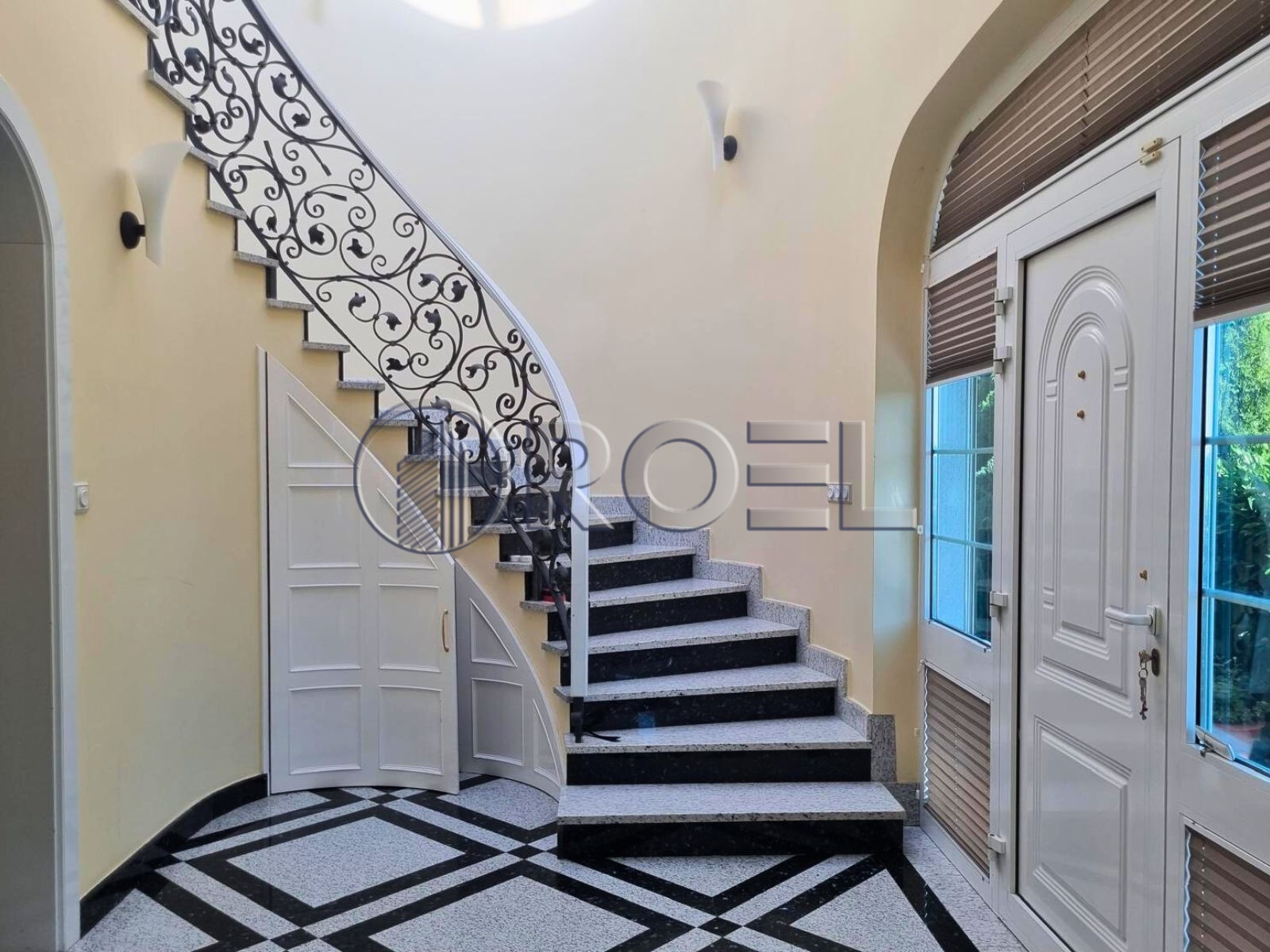 1227_14_1768173404 Zagreb, Remete, Obiteljska kuća za najam, 400 m² s bazenom