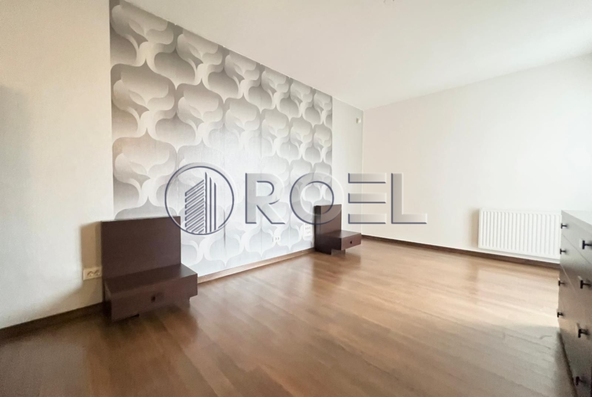 Četverosobni stan, Zagreb, Srebrnjak, NKP 171 m2 + 2 VPM