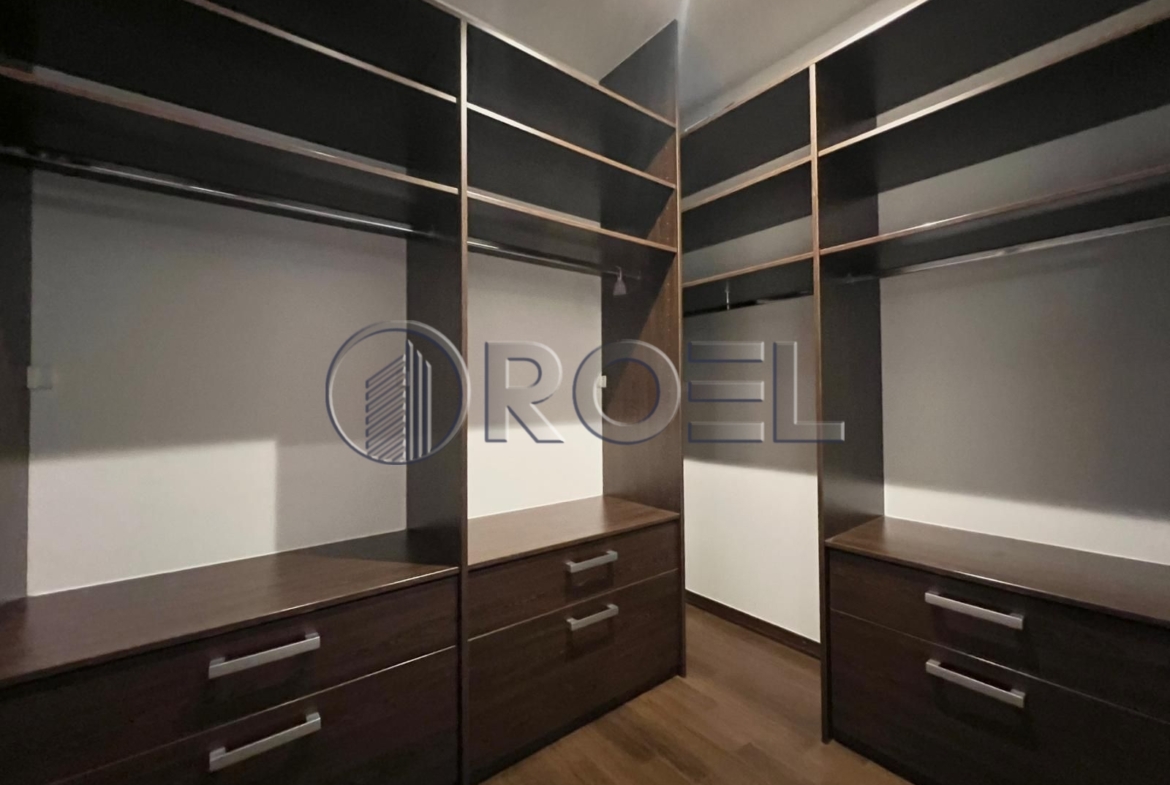 Četverosobni stan, Zagreb, Srebrnjak, NKP 171 m2 + 2 VPM