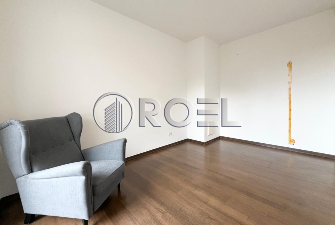 Četverosobni stan, Zagreb, Srebrnjak, NKP 171 m2 + 2 VPM