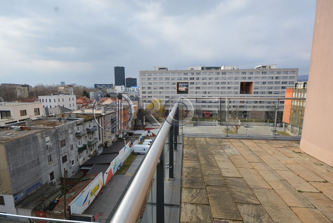 Luxurious apartment in Zagreb with a large terrace and 3 garage spaces