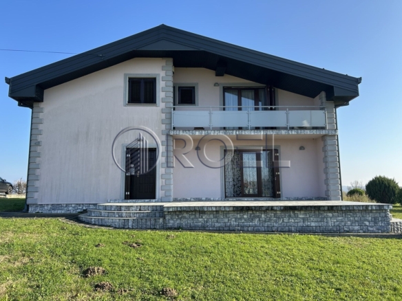 Lasinje, two-story three-room house, 167 m², with a large yard, sale