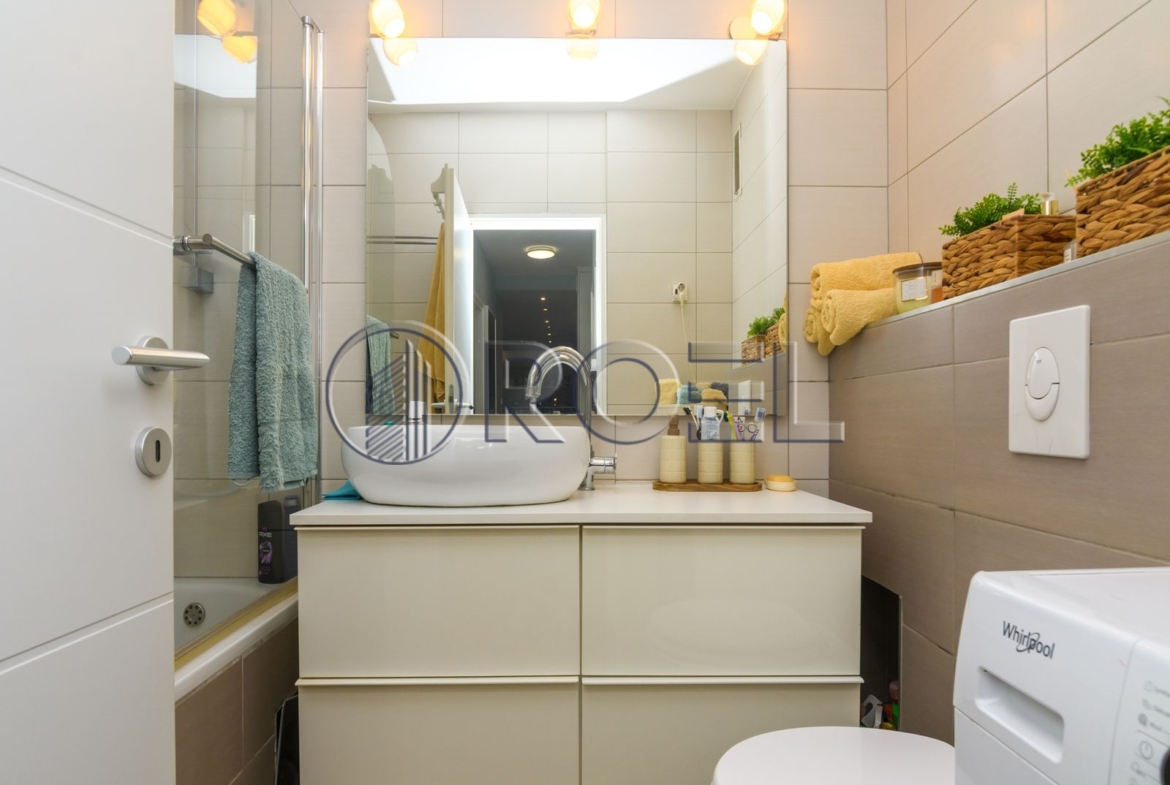 Zagreb, Vrbani, three-bedroom apartment 72 m², for sale