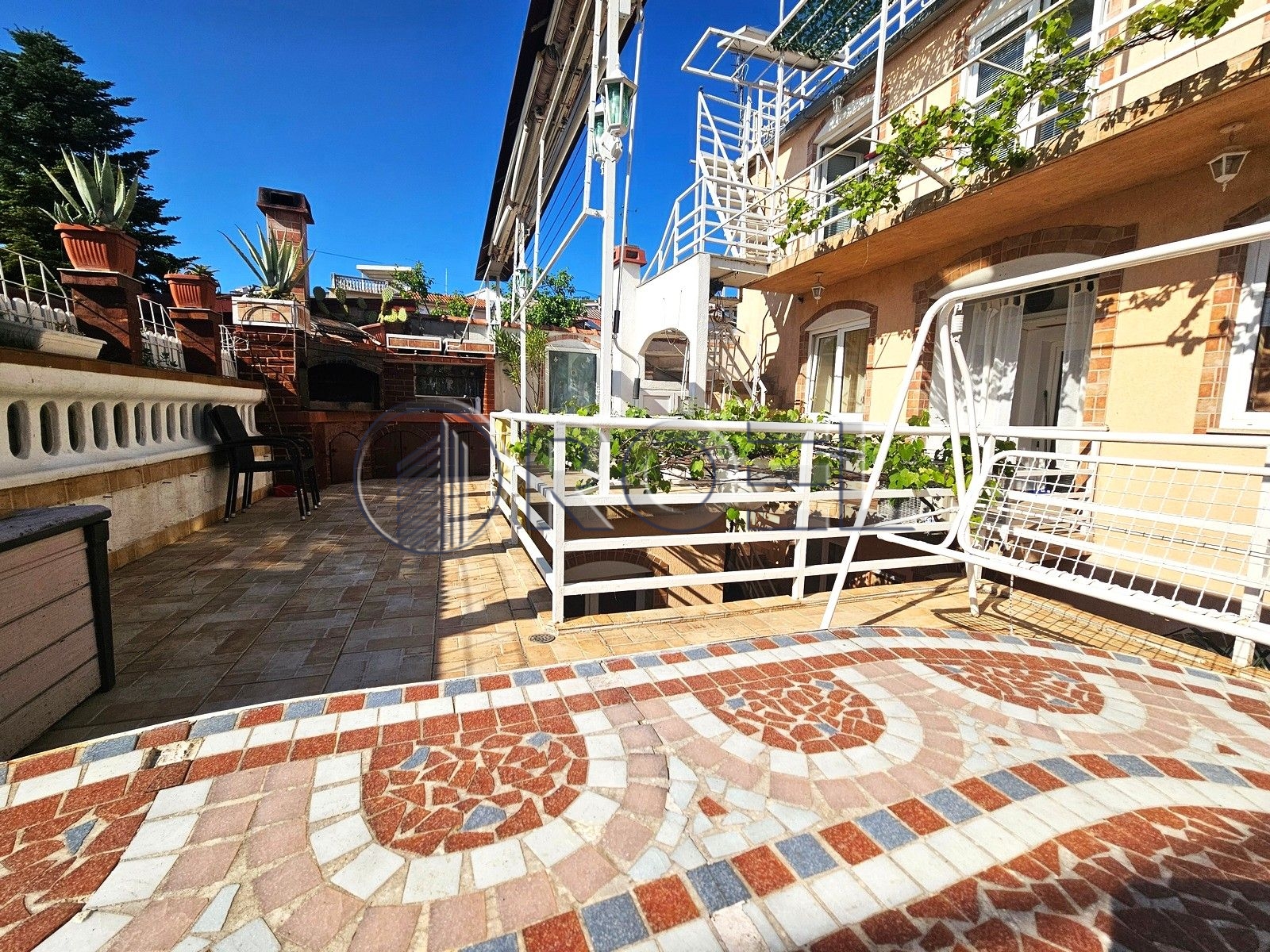 1519_10_1777975832 Prodaja, Selce, strogi centar, kuća s apartmanima, 200 m2