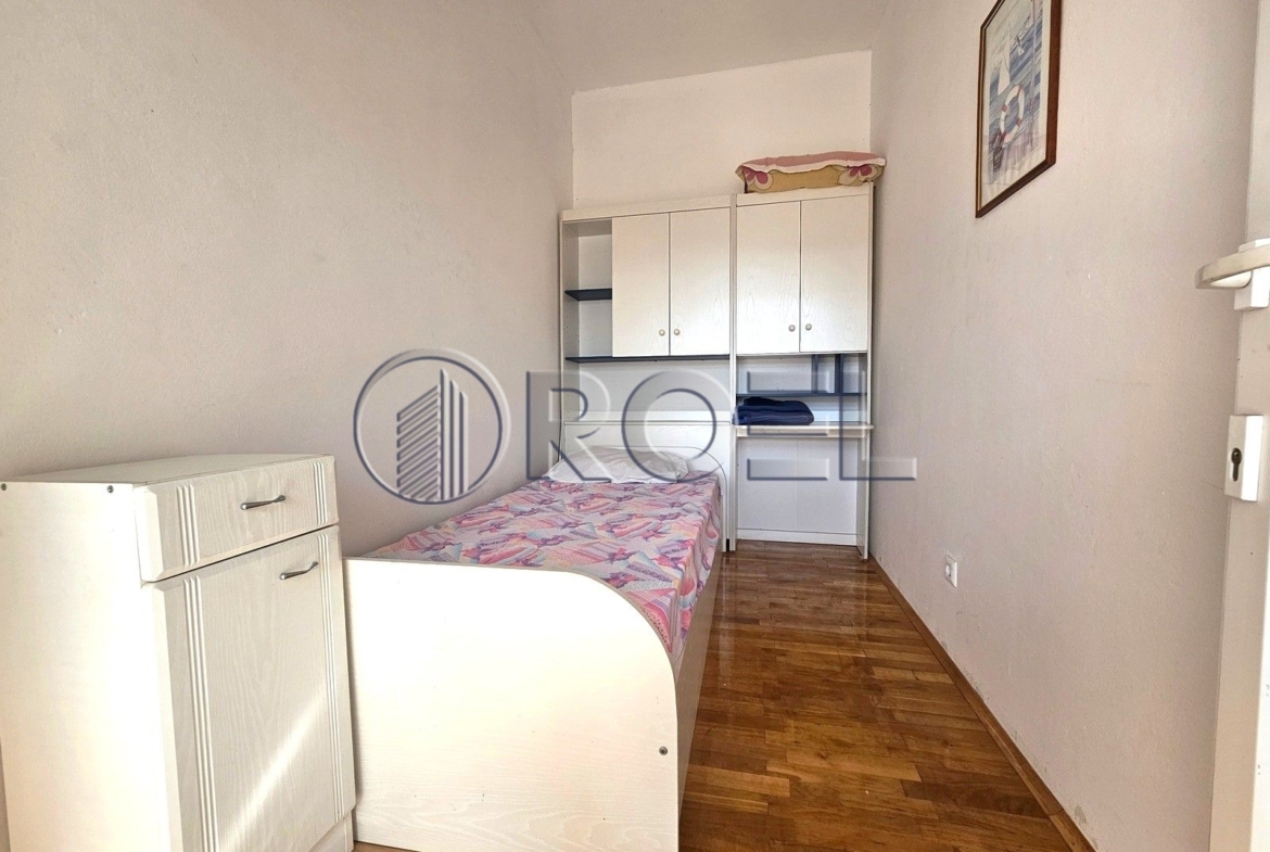 Prodaja, Selce, strogi centar, kuća s apartmanima, 200 m2