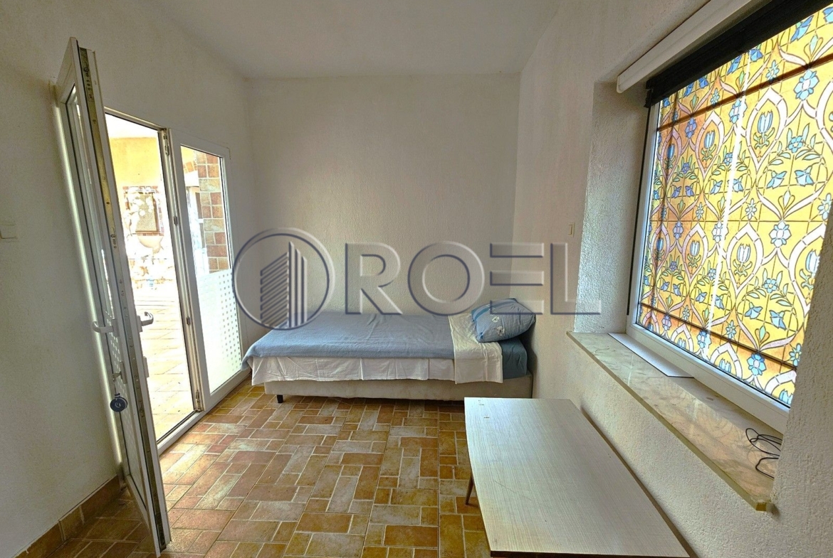 Prodaja, Selce, strogi centar, kuća s apartmanima, 200 m2