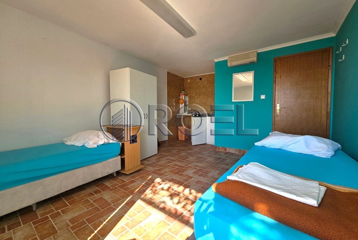 Prodaja, Selce, strogi centar, kuća s apartmanima, 200 m2