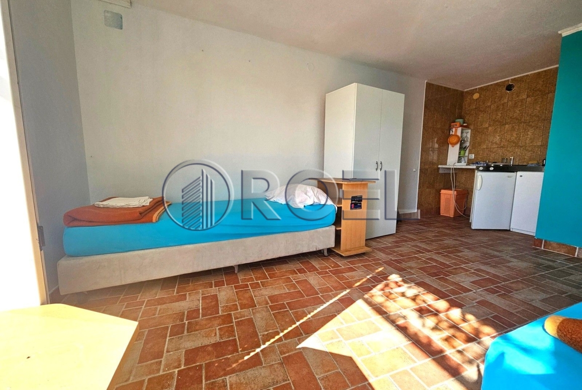 Prodaja, Selce, strogi centar, kuća s apartmanima, 200 m2