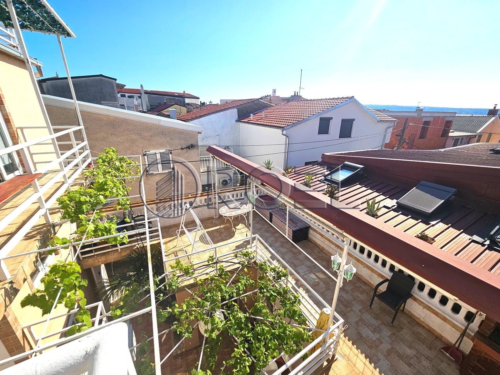1519_3_1777975760 Prodaja, Selce, strogi centar, kuća s apartmanima, 200 m2