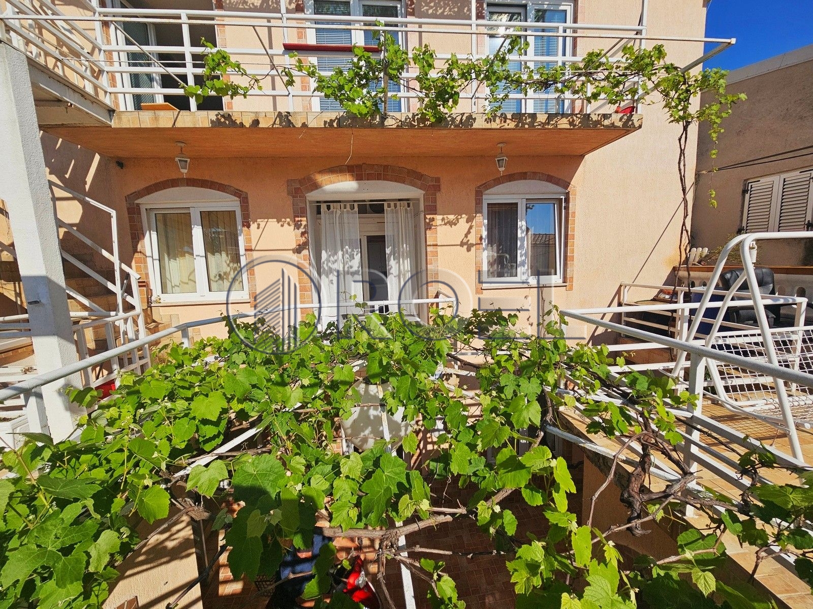 1519_8_1777975811 Prodaja, Selce, strogi centar, kuća s apartmanima, 200 m2