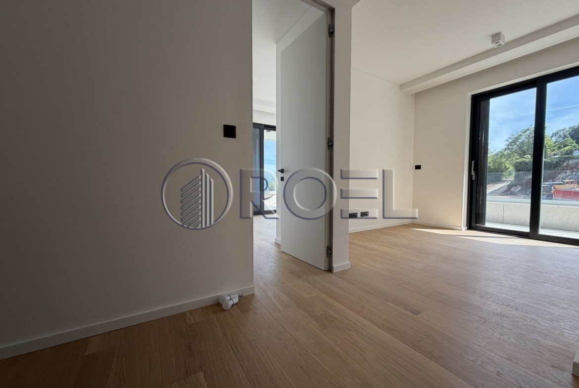 Five-bedroom apartment with swimming pool, new development, 238 m², Opatija