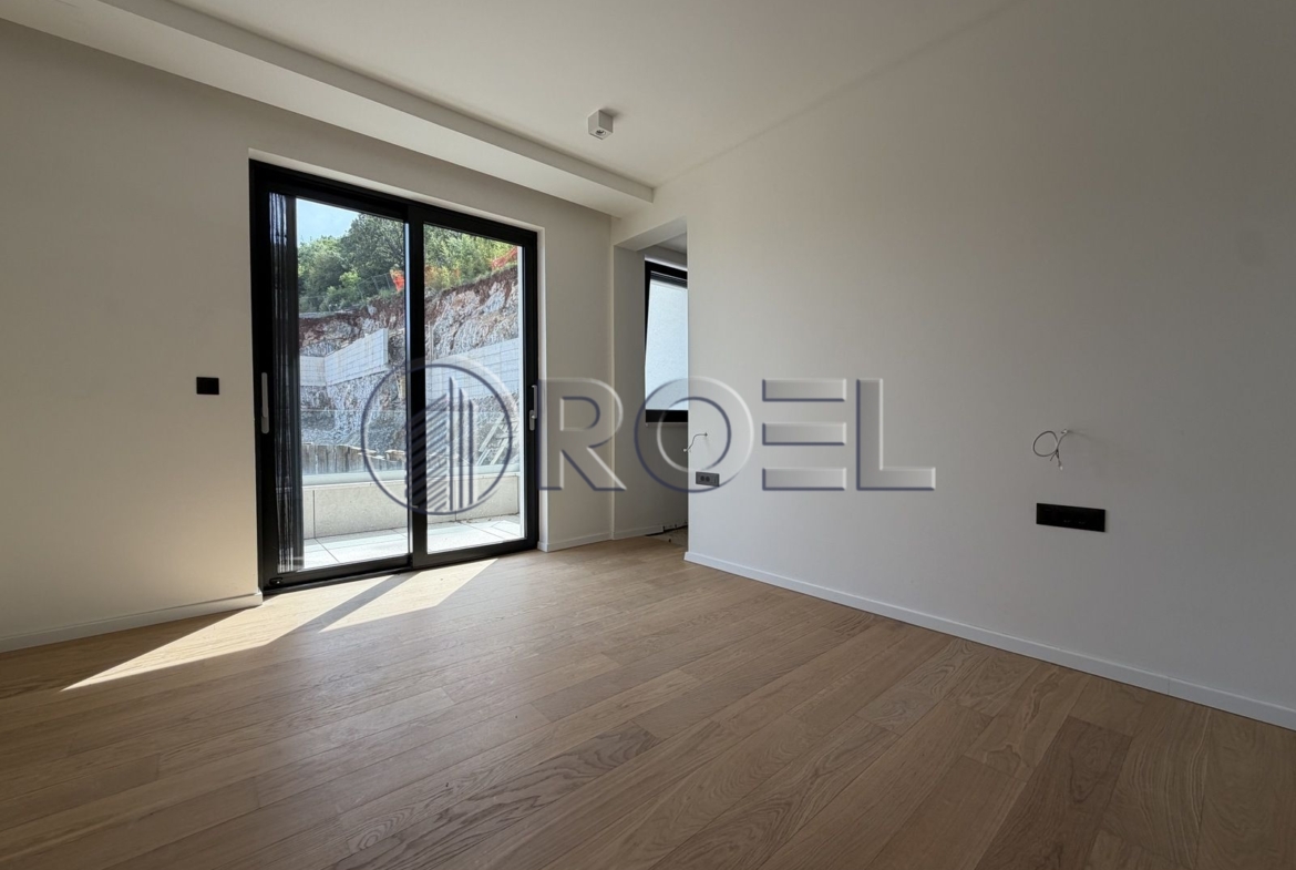 Five-bedroom apartment with swimming pool, new development, 238 m², Opatija