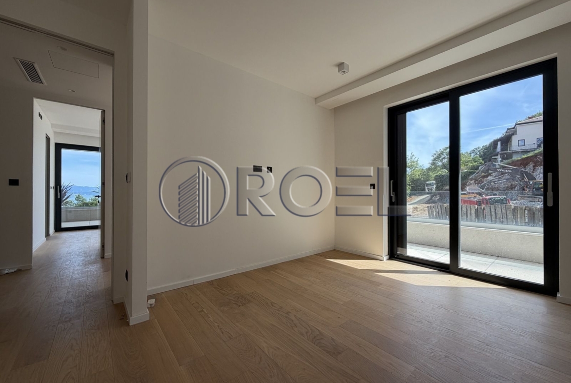 Five-bedroom apartment with swimming pool, new development, 238 m², Opatija
