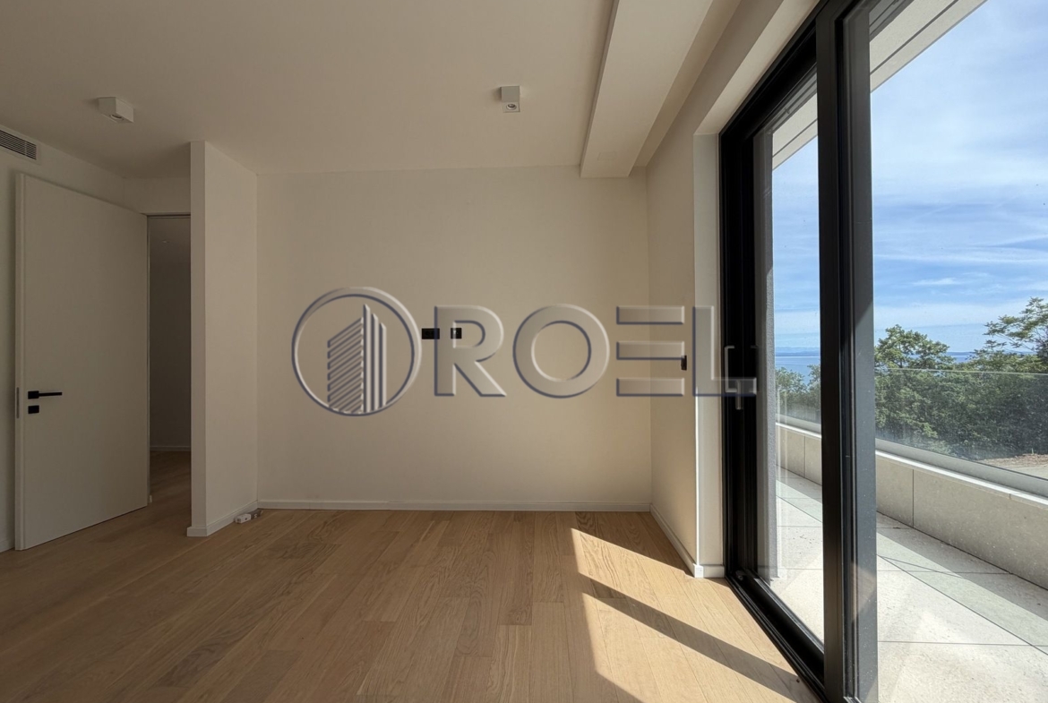 Five-bedroom apartment with swimming pool, new development, 238 m², Opatija
