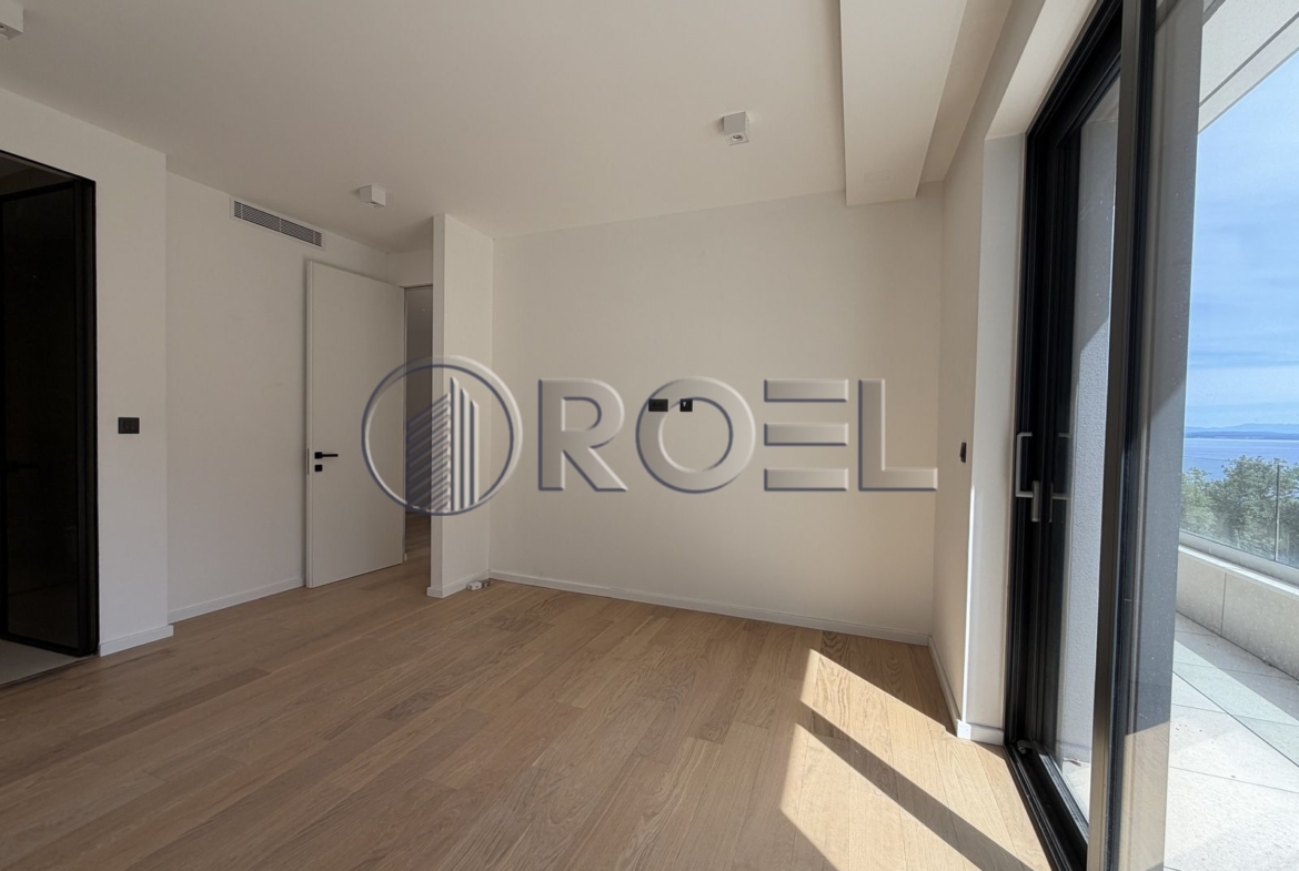 Five-bedroom apartment with swimming pool, new development, 238 m², Opatija