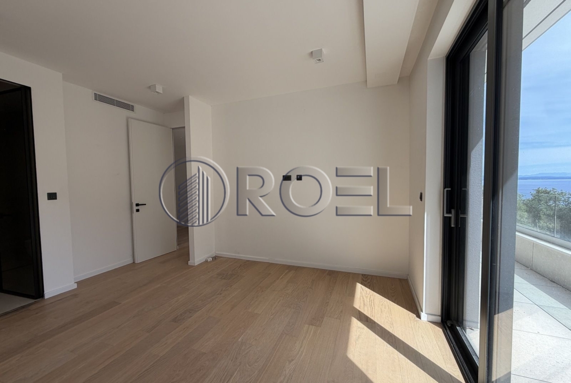 Five-bedroom apartment with swimming pool, new development, 238 m², Opatija