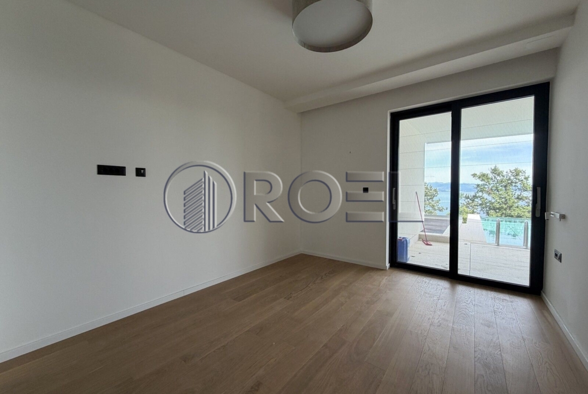 Five-bedroom apartment with swimming pool, new development, 238 m², Opatija