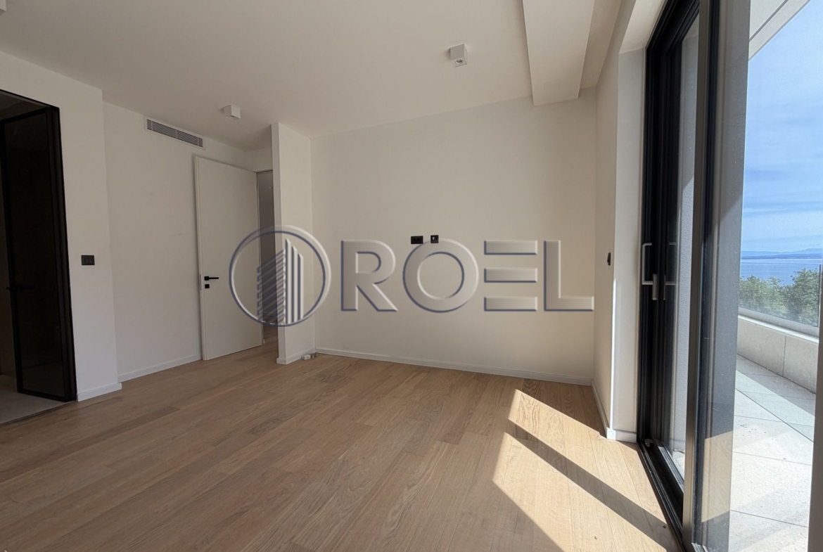 Five-bedroom apartment with swimming pool, new development, 238 m², Opatija