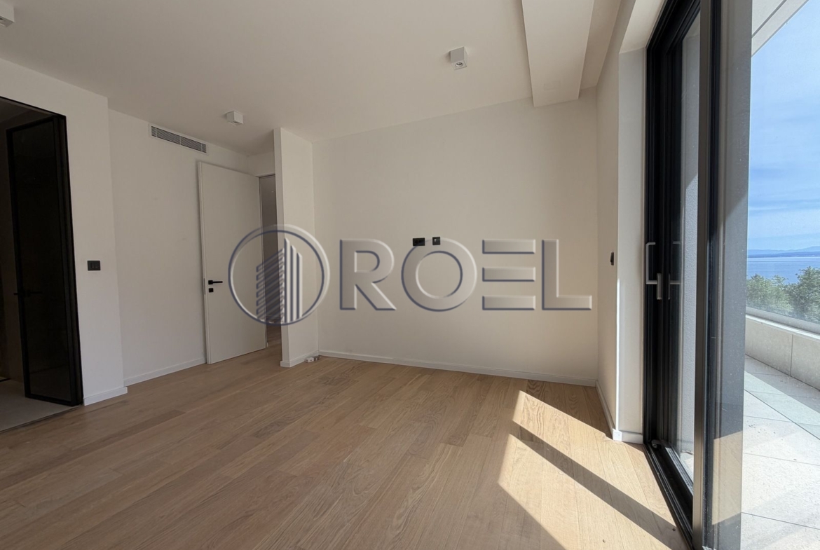 Five-bedroom apartment with swimming pool, new development, 238 m², Opatija
