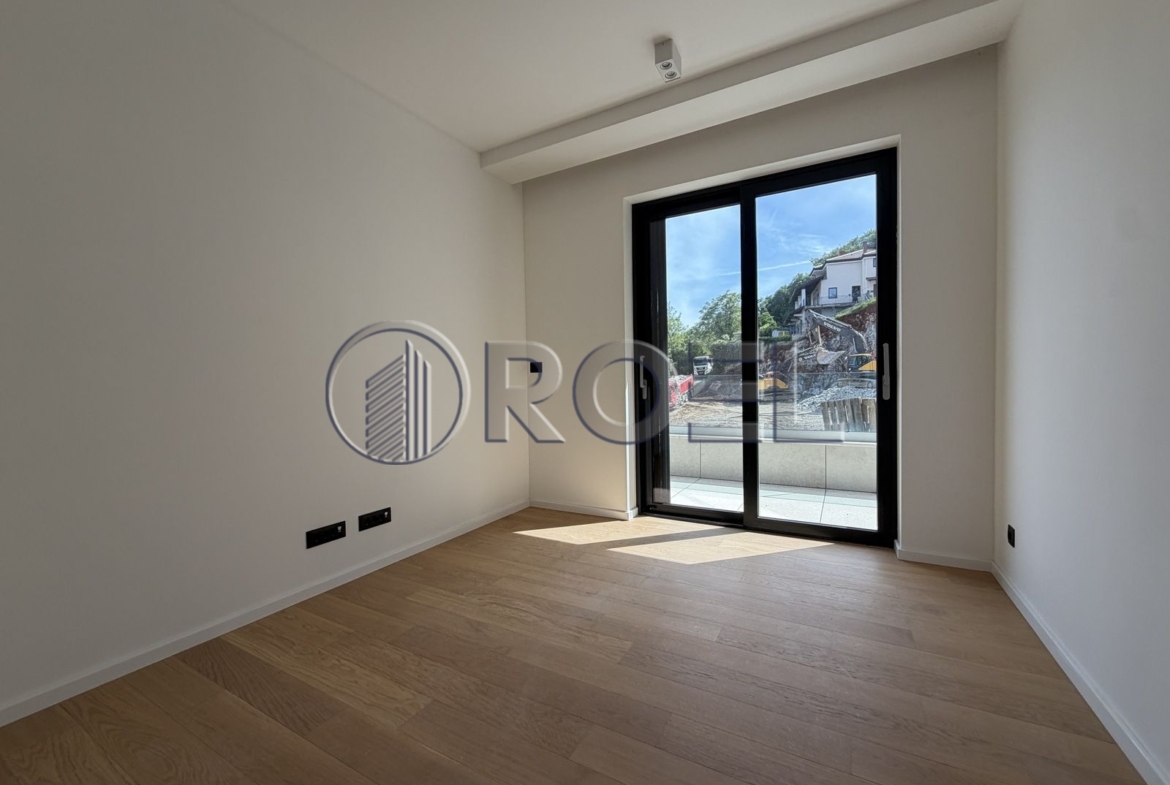 Five-bedroom apartment with swimming pool, new development, 238 m², Opatija