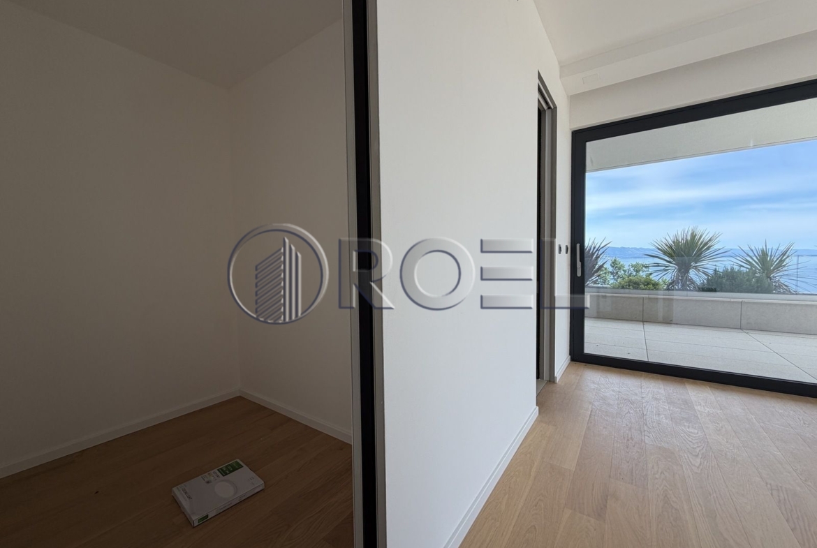Five-bedroom apartment with swimming pool, new development, 238 m², Opatija