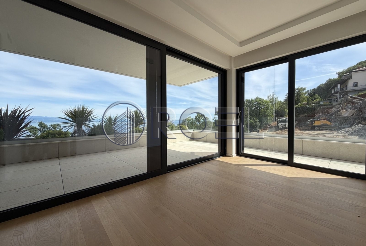 Five-bedroom apartment with swimming pool, new development, 238 m², Opatija